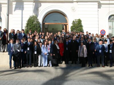 Jóvenes de Andalucía, Ceuta, Melilla y Canarias debaten a imagen del Parlamento Europeo