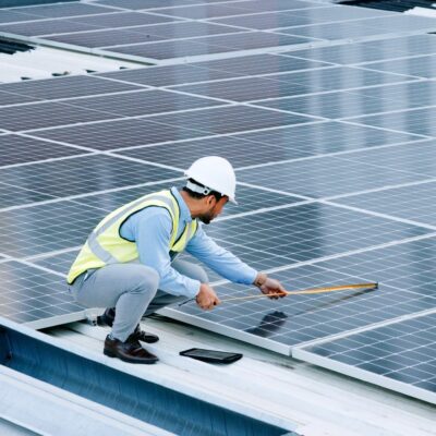 España instala menos placas solares pero el sector fotovoltaico seguirá en auge, según Evolución Solar