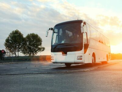 Autocares Piquer renueva la movilidad con servicios de alquiler de autobuses en Huesca diversificados