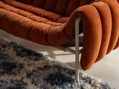 El espacio Elmo en Madrid reivindica la belleza duradera de los muebles a partir de los diseños de Faye Toogood para HEM