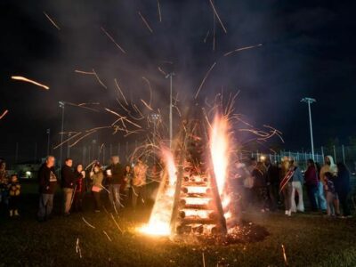 Explore Louisiana: tradiciones navideñas, hogueras y luces de ensueño