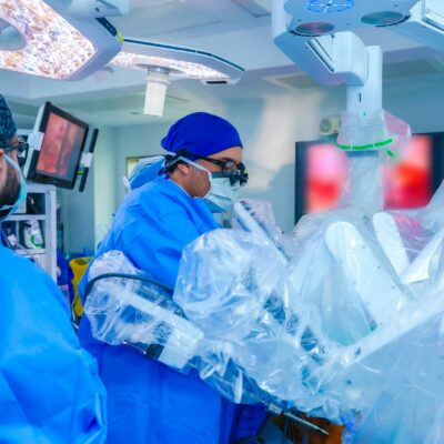 El King Faisal Specialist Hospital & Research Centre realiza el primer trasplante asistido por robot del mundo de un dispositivo de asistencia ventricular