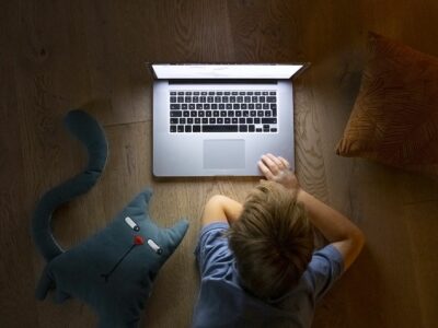 Los chatbots de IA, el nuevo ‘confidente’ digital de los menores