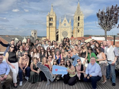Dayvo cumple 20 años: cómo una empresa española se convirtió en referente del marketing digital