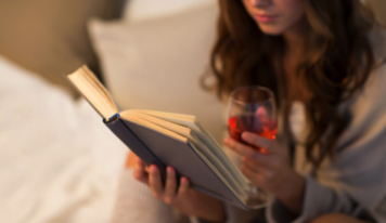 Bodegas Obergo recomienda novelas sobre vino para disfrutar este verano con un vino rosado del Somontano