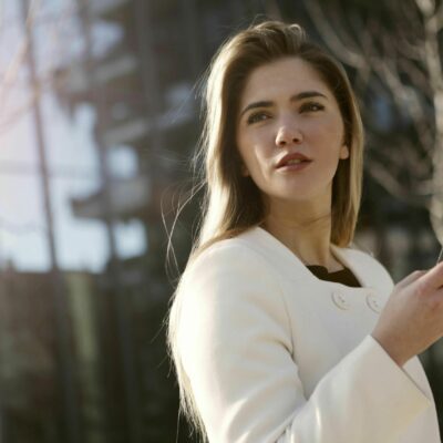 Incluir a un trabajador en un grupo de WhatsApp sin su consentimiento puede costar a la empresa hasta 2.000 euros