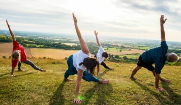 Vacaciones en forma sin gimnasio: cómo adaptar el ejercicio al entorno y mantenerse activo este verano