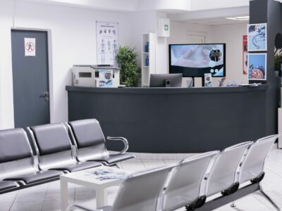 España alcanza máximos históricos en el tiempo de espera en hospitales y centros sanitarios en los últimos dos años