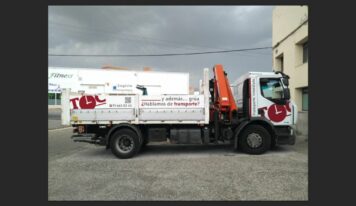 Top Courier incorpora nuevos camiones grúa a su flota para ofrecer soluciones logísticas completas