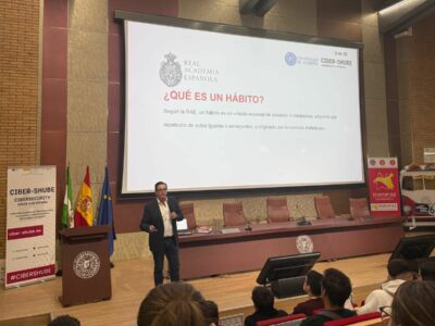 Ignacio Campoy enseña en la Universidad de Almería los 8 hábitos para convertirse en un líder influyente