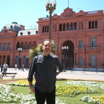 El profesor Vittorio Maria Pellitteri Tucci realiza donaciones solidarias a familias de músicos cubanos en Las Tunas y Holguín