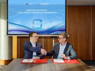 Sungrow y Delta Capacity refuerzan su colaboración con un acuerdo marco de 1 GWh BESS firmado en el Energy Storage Summit