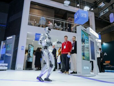 Humanos virtuales en todas partes: iFLYTEK lleva el servicio IA al mundo real en el MWC26