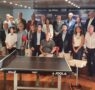 Almeida apadrina la Fundación Red Parkinson y se compromete a buscar espacios para practicar tenis de mesa