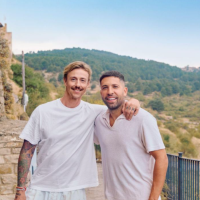 Jordi Alba y Guti organizan una concentración previa a ELCLÁSICO en Puertomingalvo a través de Airbnb